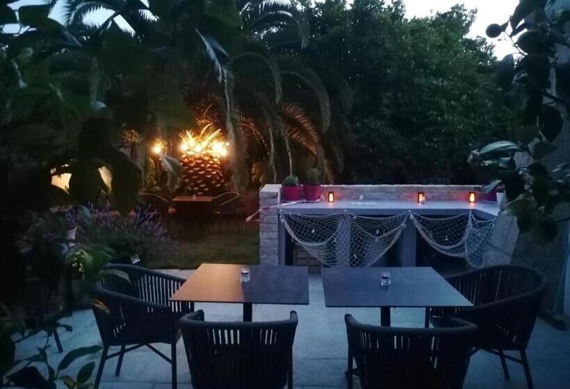 住宿加早餐  La Villa Des Fleurs D Ajoncs