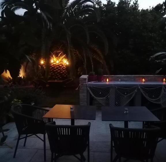 住宿加早餐  La Villa Des Fleurs D Ajoncs