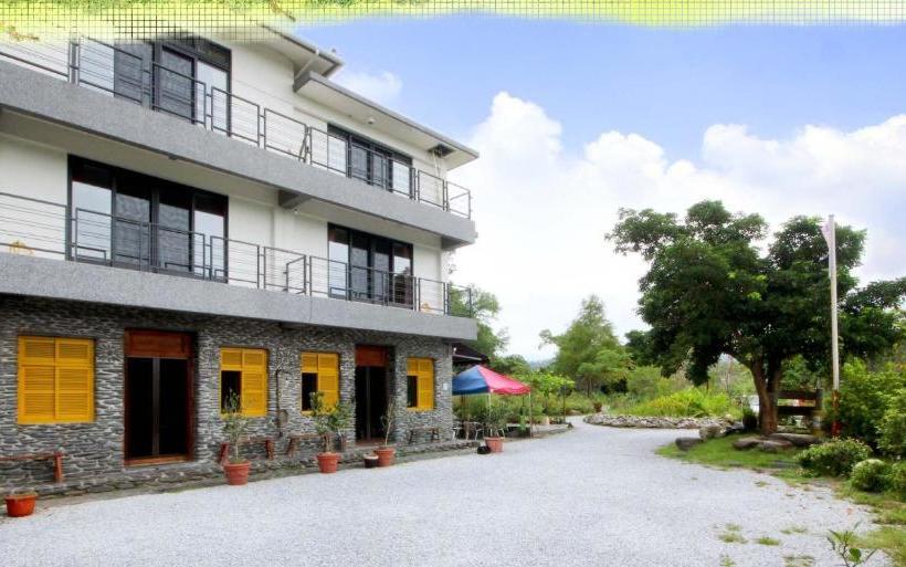 تختخواب و صبحانه Stone House Homestay