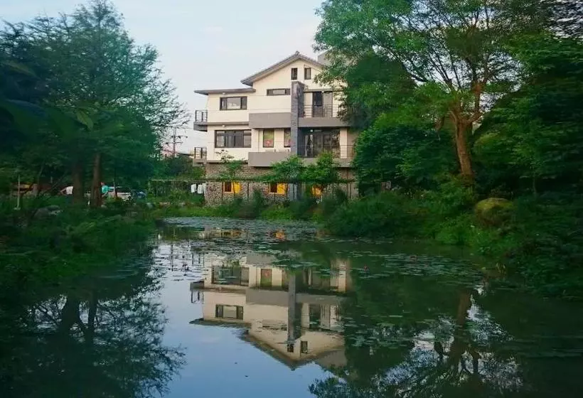 تختخواب و صبحانه Stone House Homestay