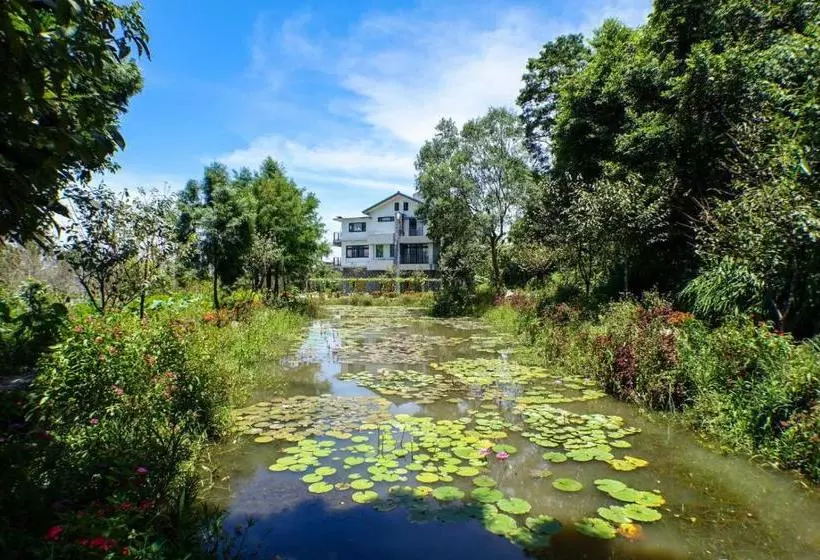 تختخواب و صبحانه Stone House Homestay