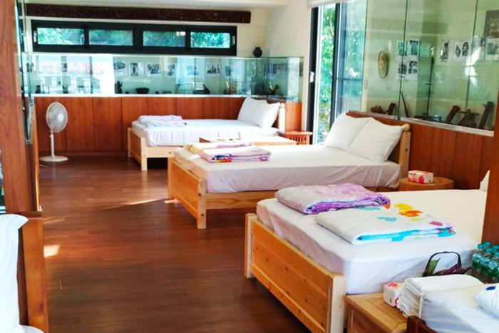 تختخواب و صبحانه Stone House Homestay