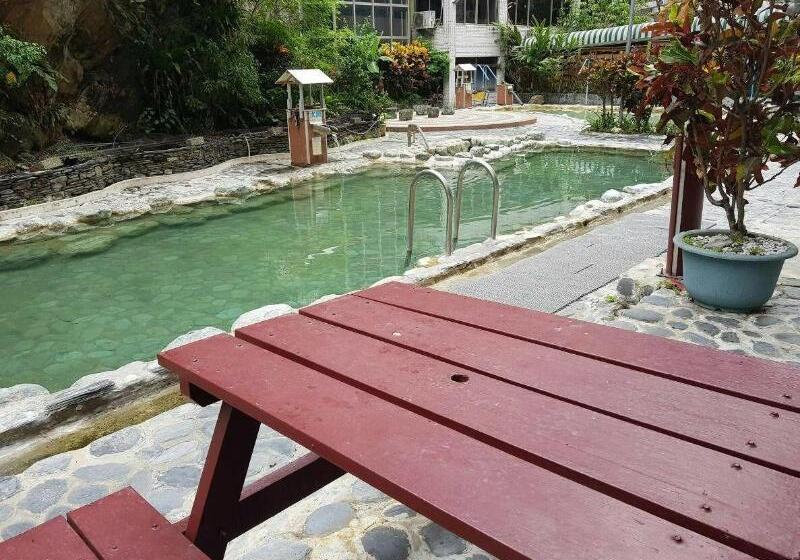 هتل Yisian Hot Spring