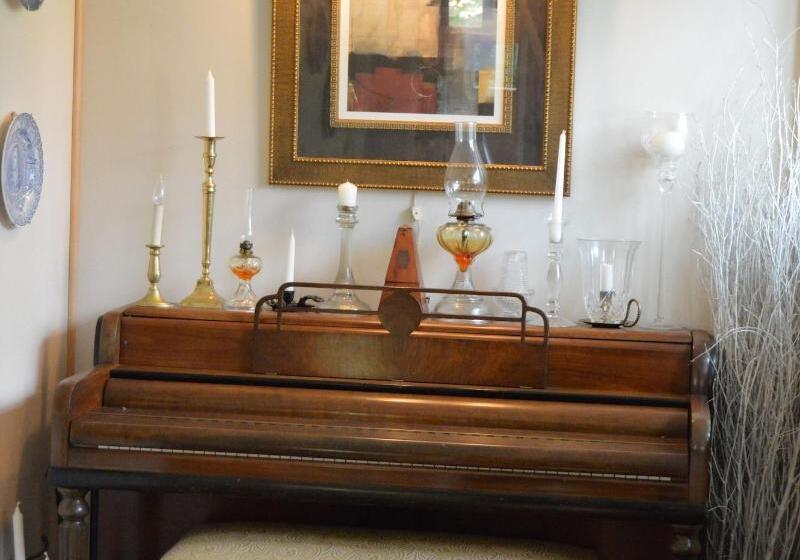 Inn The Woods Bed And Breakfast