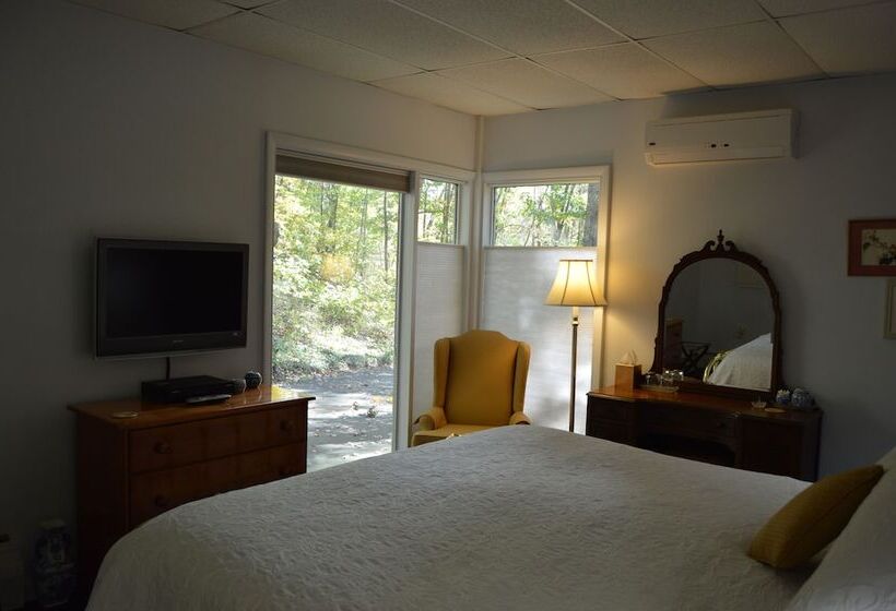 Inn The Woods Bed And Breakfast
