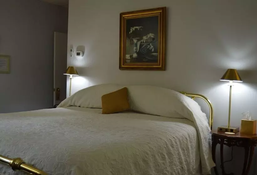 Inn The Woods Bed And Breakfast