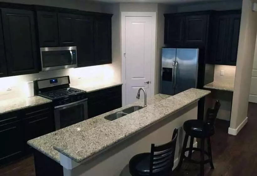 Modern Energy Corridor Corporate Housing