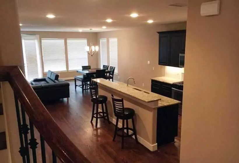 Modern Energy Corridor Corporate Housing