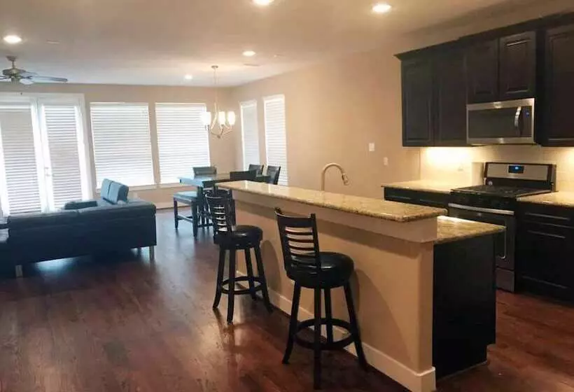 Modern Energy Corridor Corporate Housing