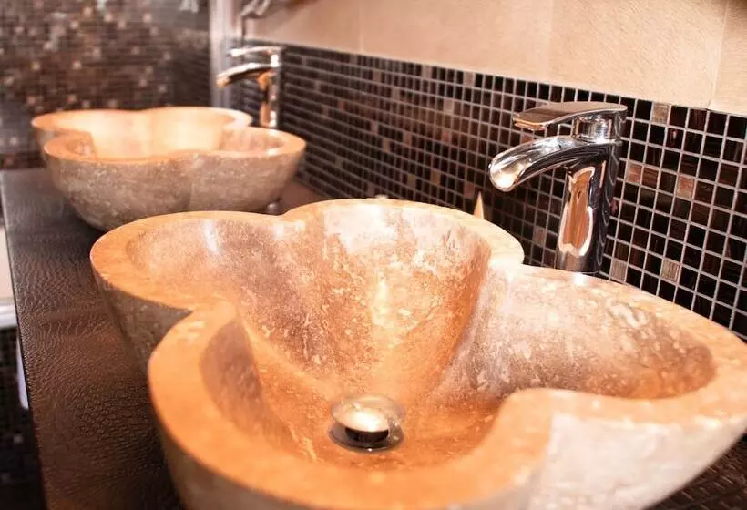 Majatalo Maison Prestige Saint Tropez By Roberto Geissini