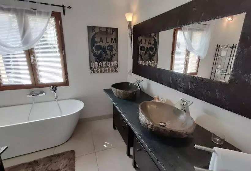 Majatalo Maison Prestige Saint Tropez By Roberto Geissini