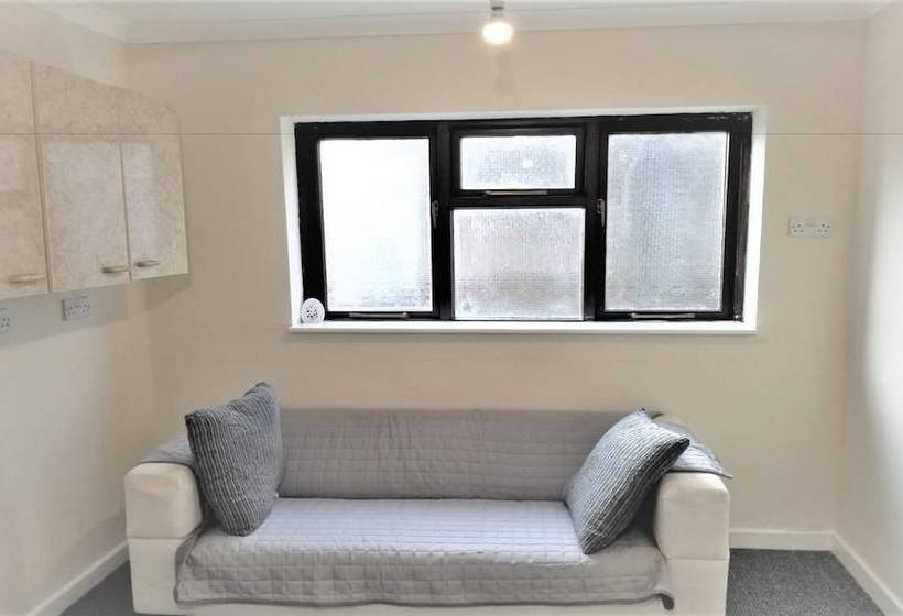 بنسيون Royal House