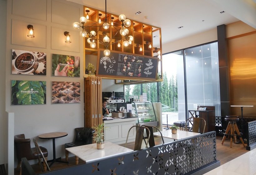 Deluxe 2 Bedroom Condo With Pool