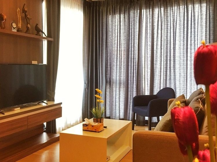 Deluxe 2 Bedroom Condo With Pool