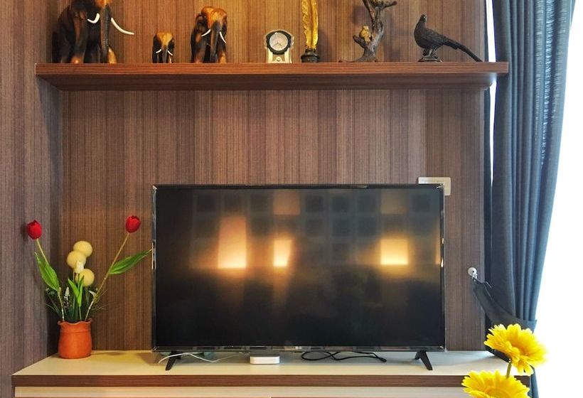 Deluxe 2 Bedroom Condo With Pool