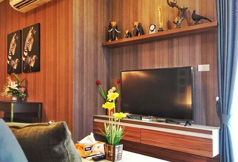 Deluxe 2 Bedroom Condo With Pool