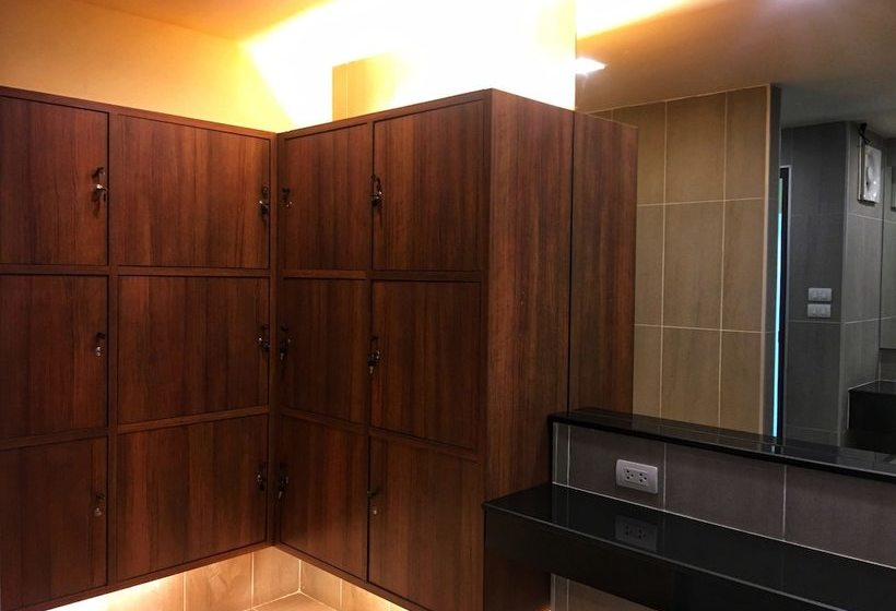 Deluxe 2 Bedroom Condo With Pool