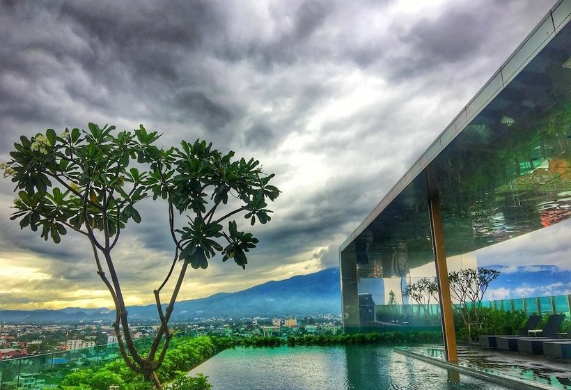 Deluxe 2 Bedroom Condo With Pool