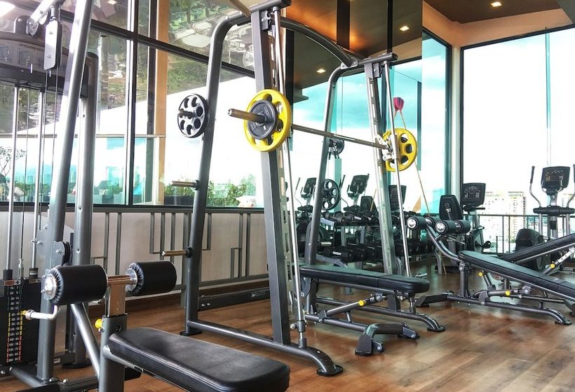 Deluxe 2 Bedroom Condo With Pool