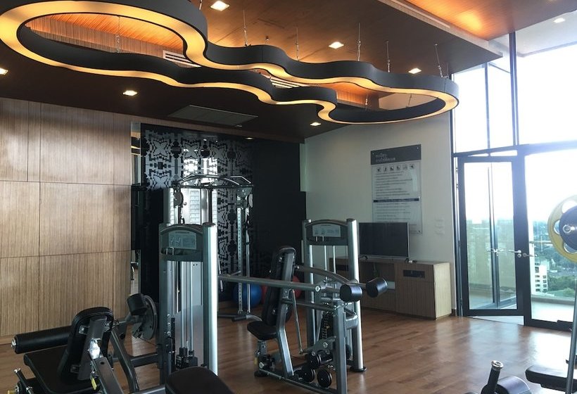 Deluxe 2 Bedroom Condo With Pool