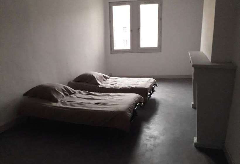 ユースホステル Chambres Du Café Chez Fifi