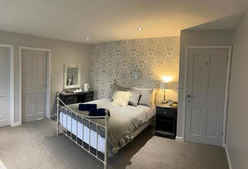 تختخواب و صبحانه Bricket House