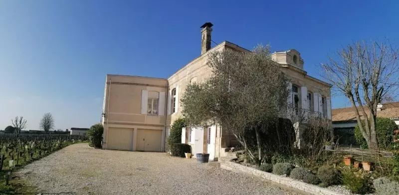 تختخواب و صبحانه Château Papounan