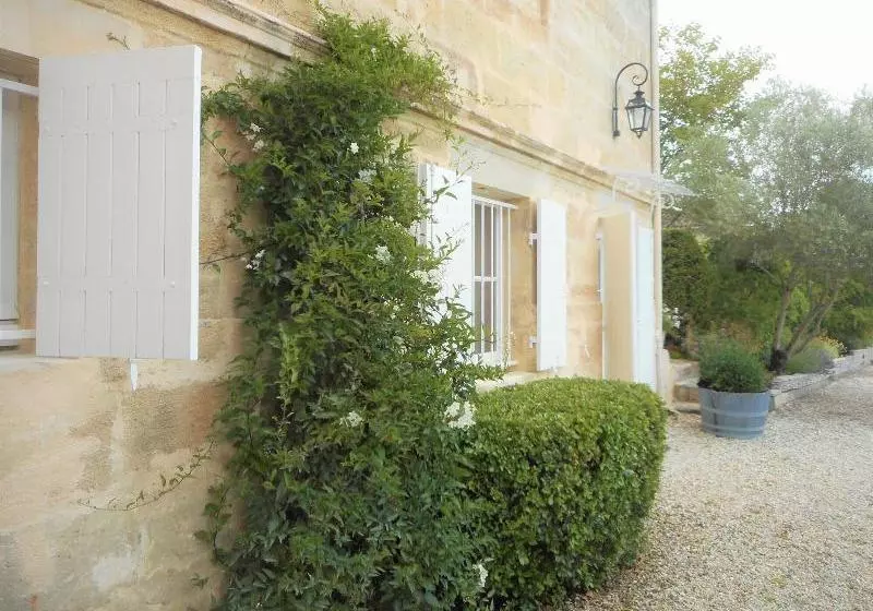 تختخواب و صبحانه Château Papounan