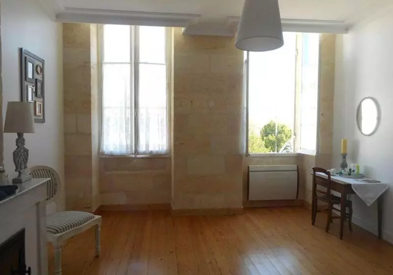 تختخواب و صبحانه Château Papounan