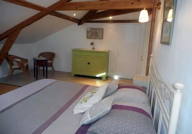 تختخواب و صبحانه Château Papounan