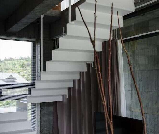 تختخواب و صبحانه One House