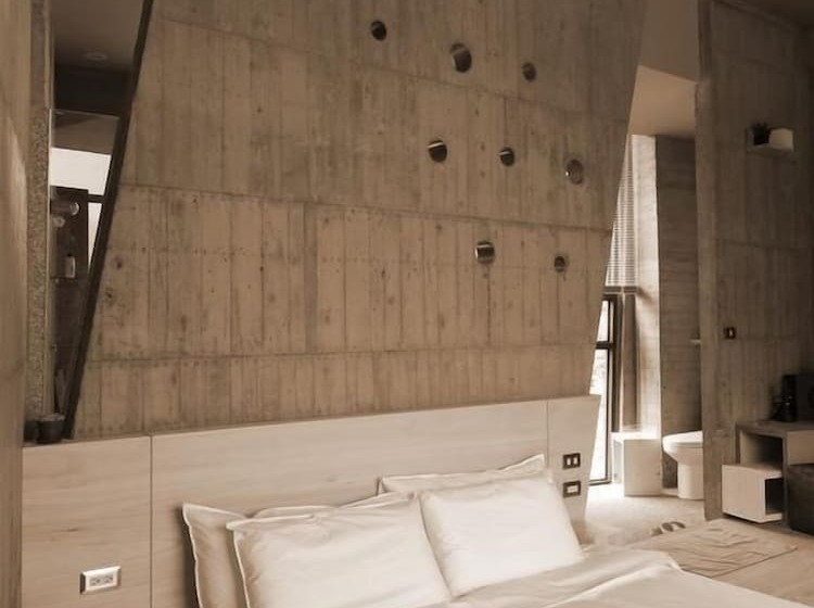 تختخواب و صبحانه One House