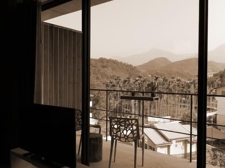 تختخواب و صبحانه One House