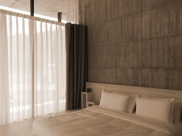 تختخواب و صبحانه One House