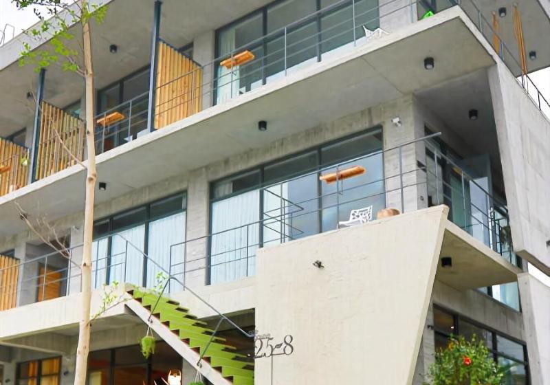 تختخواب و صبحانه One House