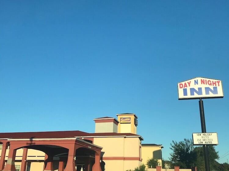 호텔 Day N Night Inn