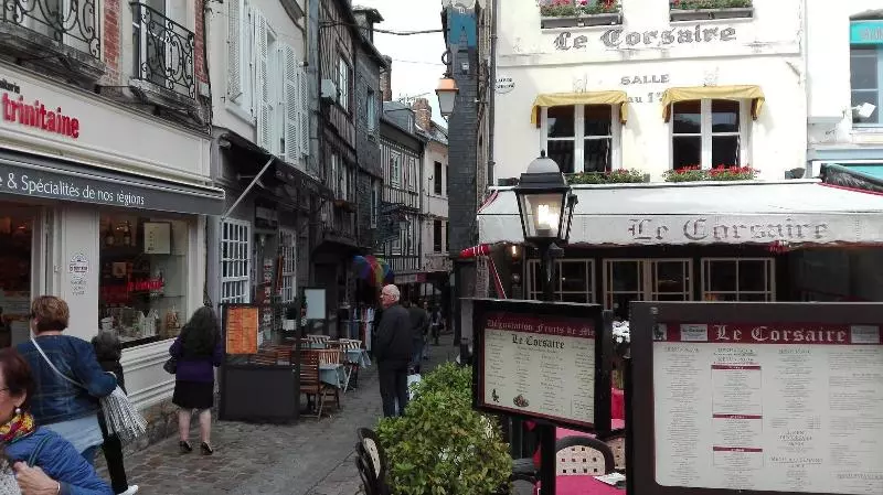 پانسیون Mansion Victorine