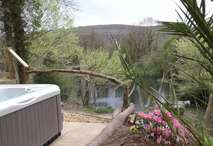 ホテル Herons Lake Retreat