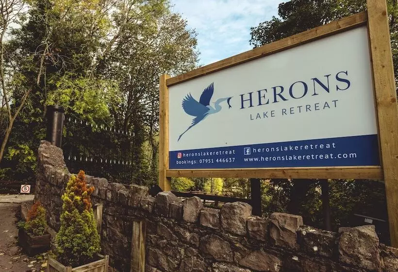 ホテル Herons Lake Retreat