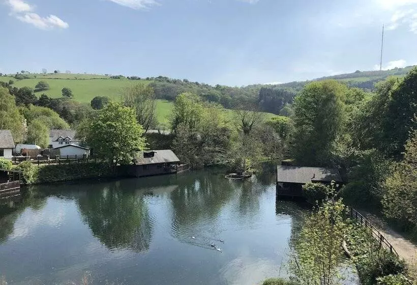 ホテル Herons Lake Retreat