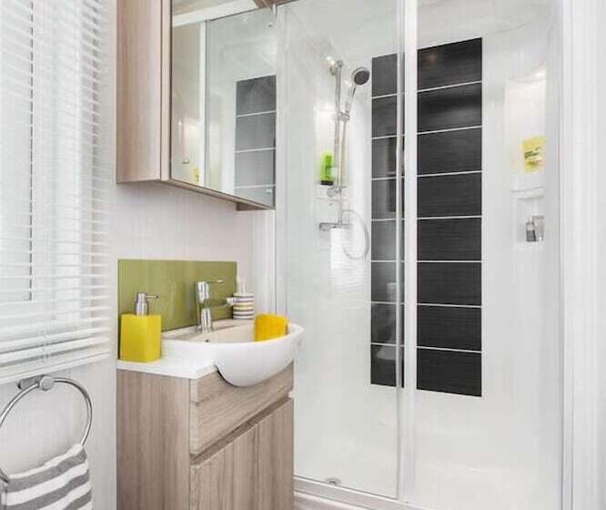 Отель Herons Lake Retreat