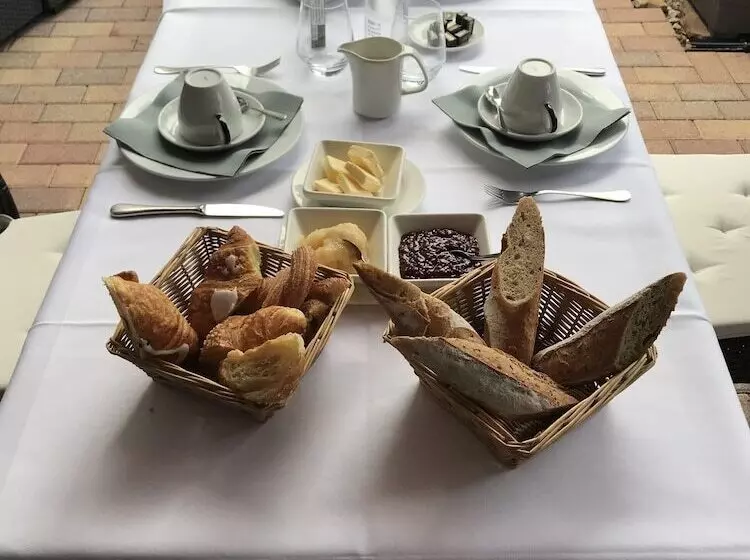 ホテル Hôtel Au Petit Pont