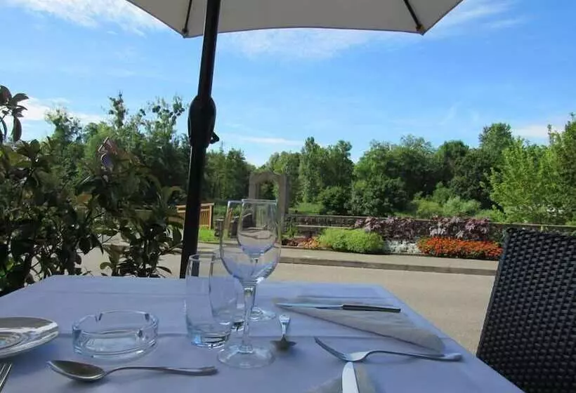 ホテル Hôtel Au Petit Pont