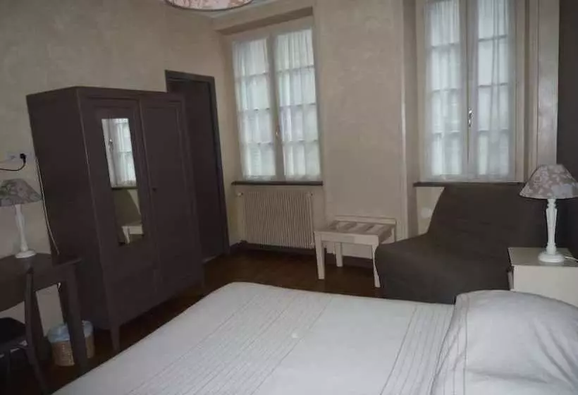 Hotelli Hôtel Restaurant Saint Melaine