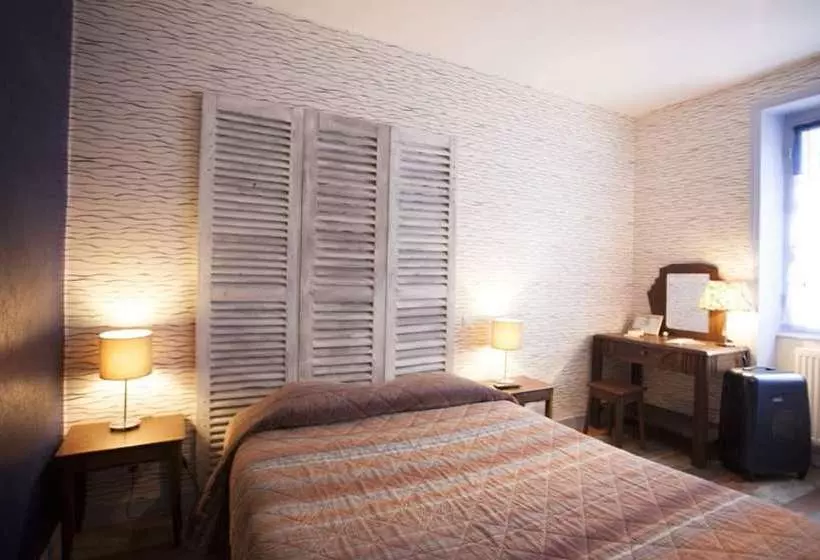 Hotelli Hôtel Restaurant Saint Melaine