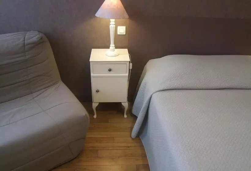 Hotelli Hôtel Restaurant Saint Melaine