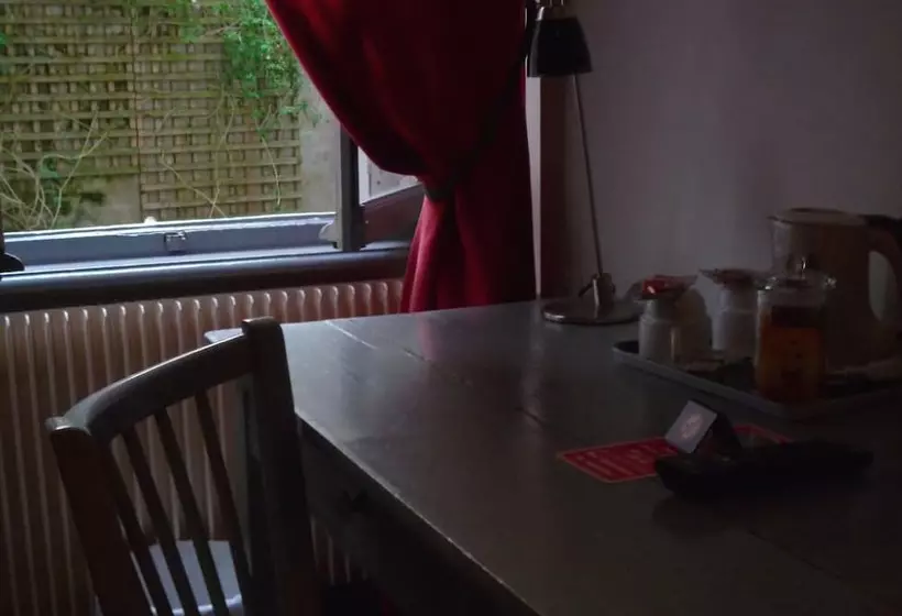 Hotelli Hôtel Restaurant Saint Melaine