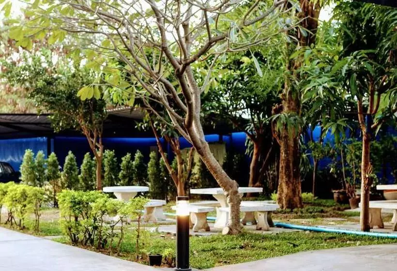 هتل The Resto