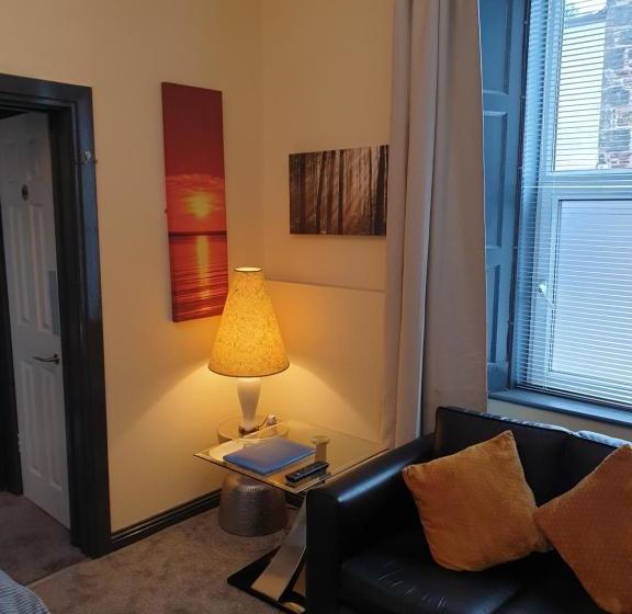 פנסיון Frederick Douglass   Rooms In The City