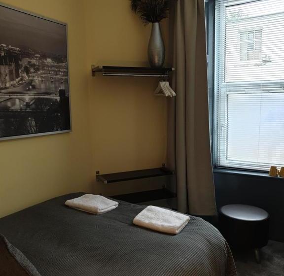 פנסיון Frederick Douglass   Rooms In The City